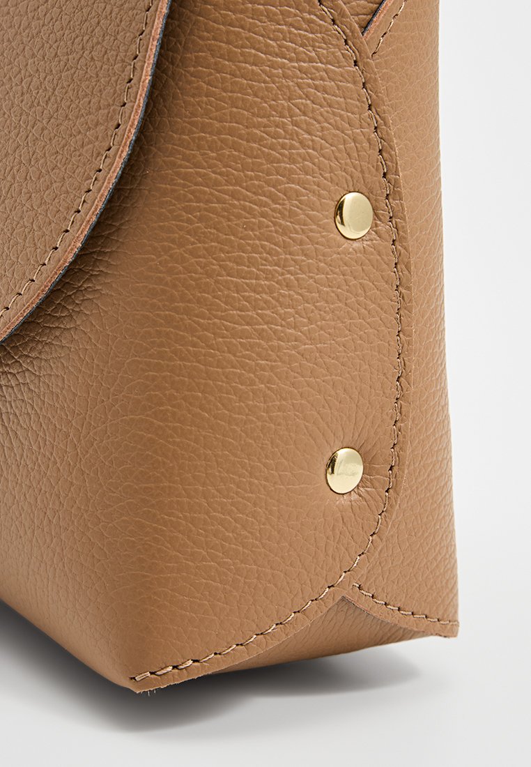 Zia Shoulder Bag - Beige