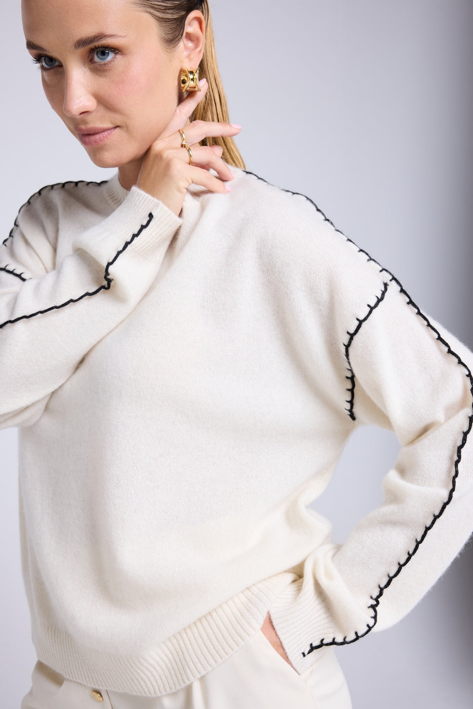 Clarisse Oversized Crew-Neck Contrast-Stitching Jumper - White Black