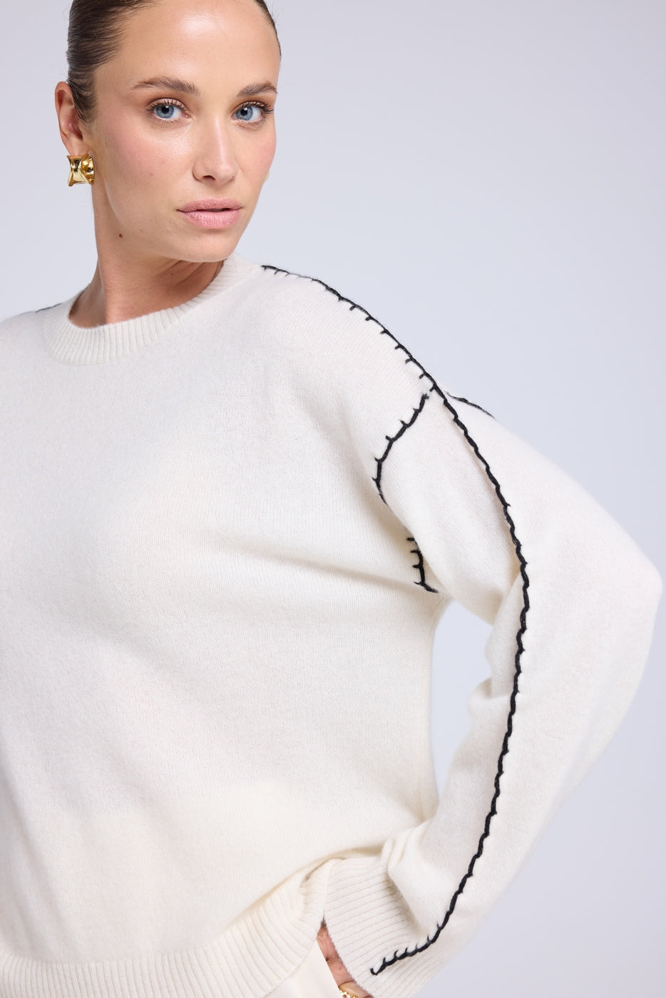 Clarisse Oversized Crew-Neck Contrast-Stitching Jumper - White Black