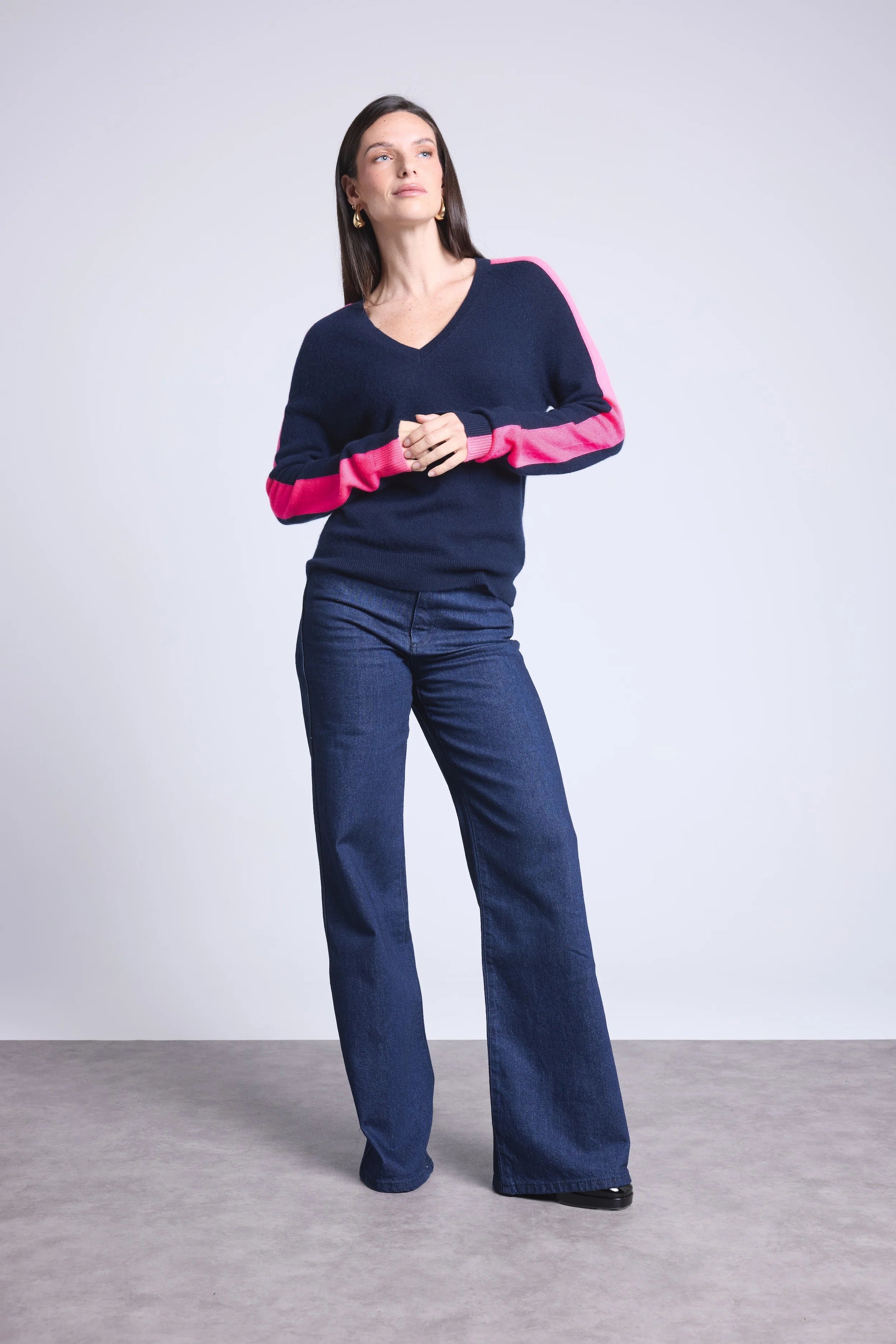 Jersey de cuello en V con banda rosa Coline - Azul marino y rosa flúor - Mujer