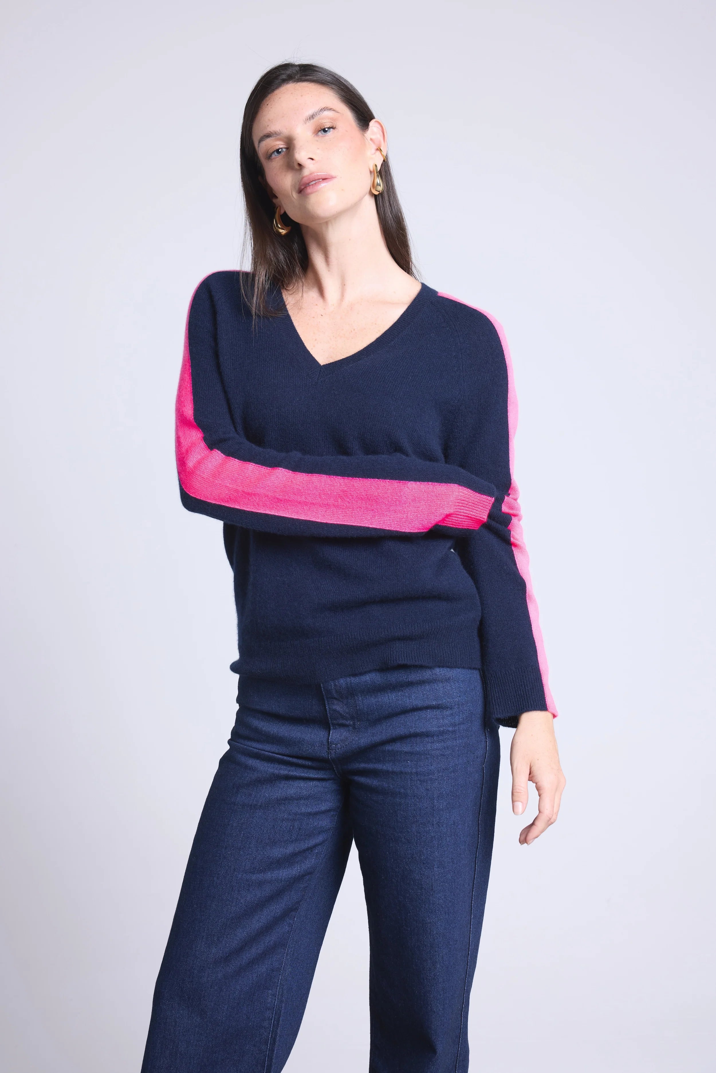 Jersey de cuello en V con banda rosa Coline - Azul marino y rosa flúor - Mujer