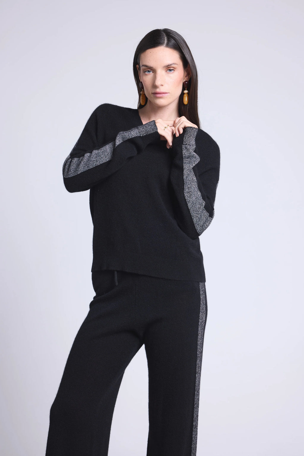 Jersey de cuello en V con bandas de lúrex plateado Coline - Negro y plateado - Mujer