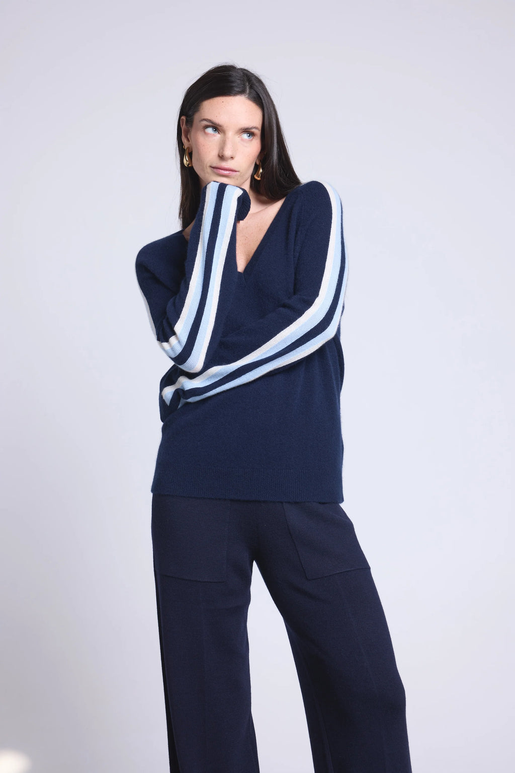 Jersey de cuello en V con bandas azules Coline - Azul marino y azul y blanco - Mujer