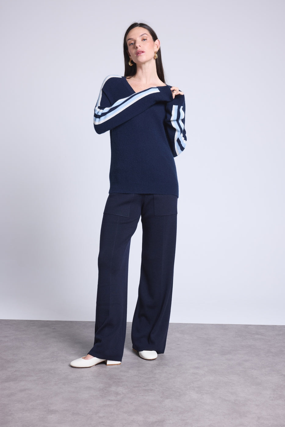 Jersey de cuello en V con bandas azules Coline - Azul marino y azul y blanco - Mujer