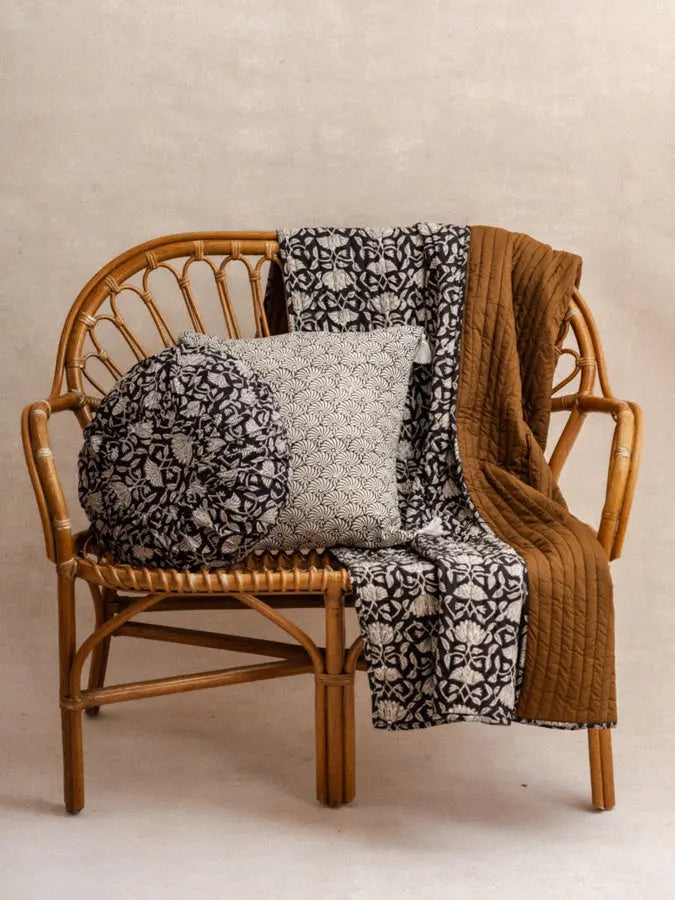 Lotus Noir - Coussin Rond