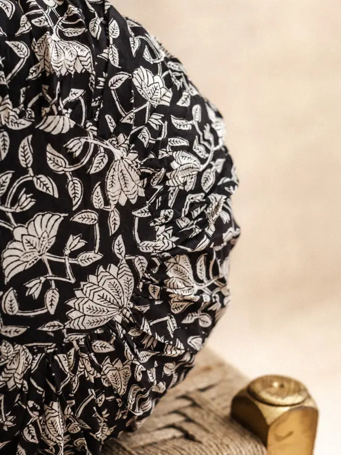 Lotus Noir - Coussin Rond