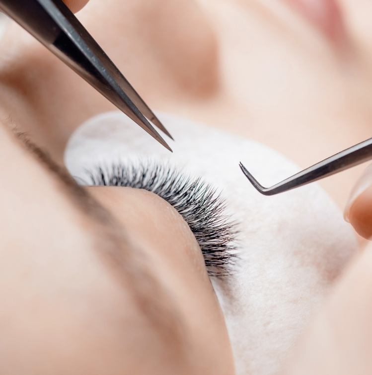 Extensions Cils "L'Intense" - Soin en Institut