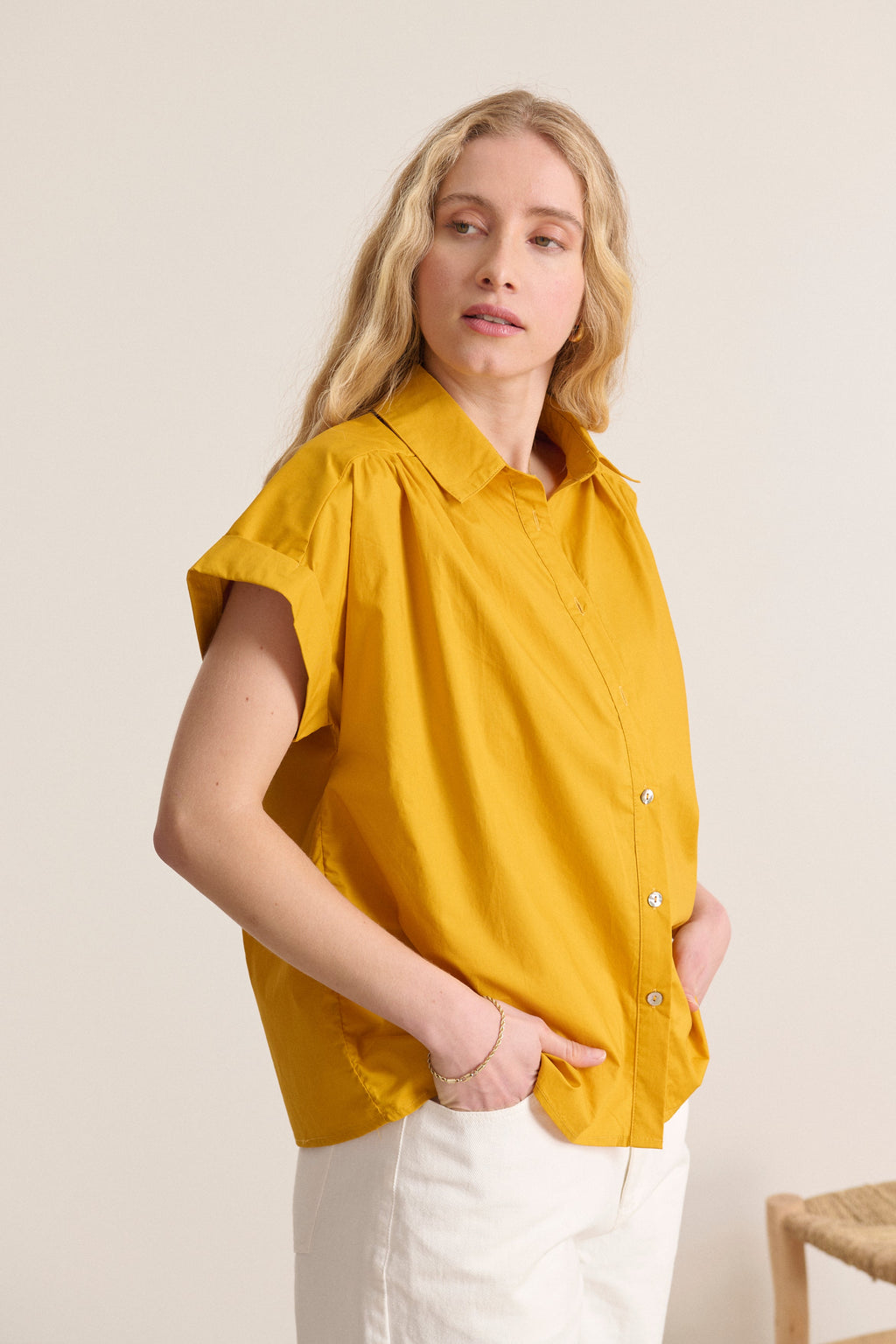 Women's poplin top with short sleeves and shirt collar in mustard yellow color, shirt outfit idea with original sleeves 