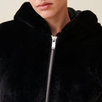 Chaqueta de piel sintética con capucha