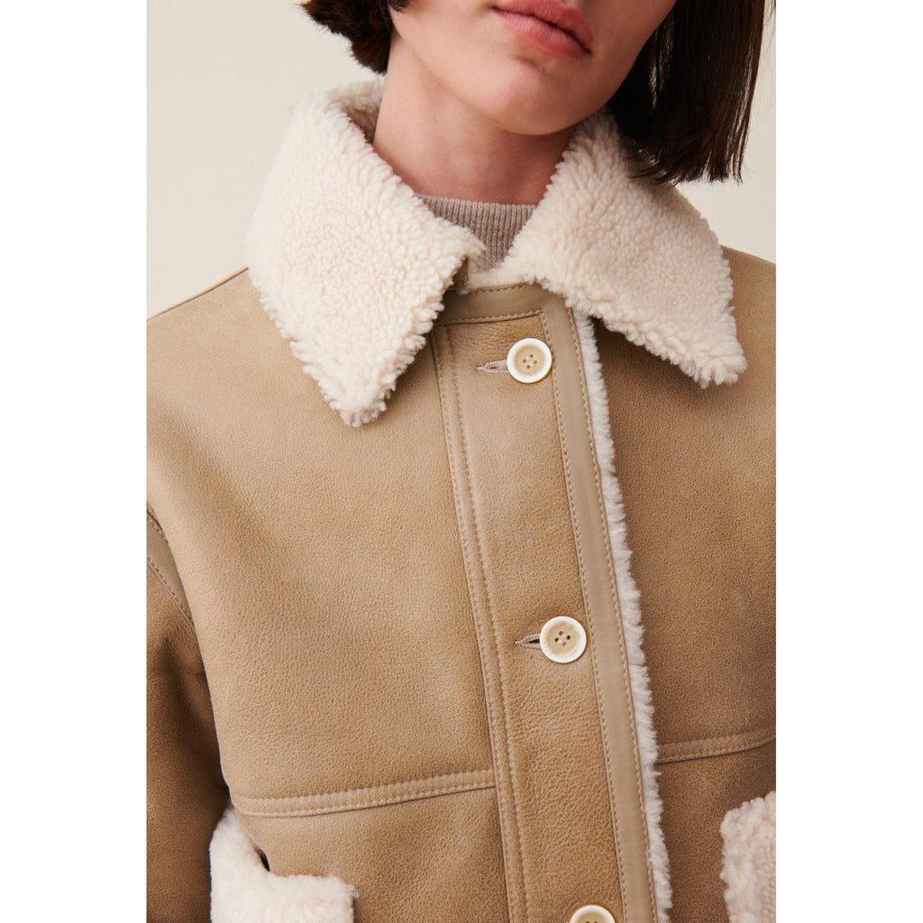 Chaqueta Corta De Piel De Oveja Beige