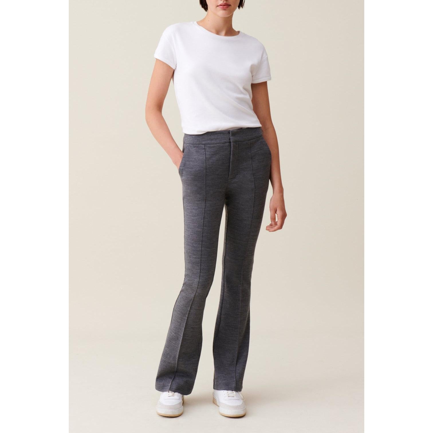 Pantalon Flare Près Du Corps Gris