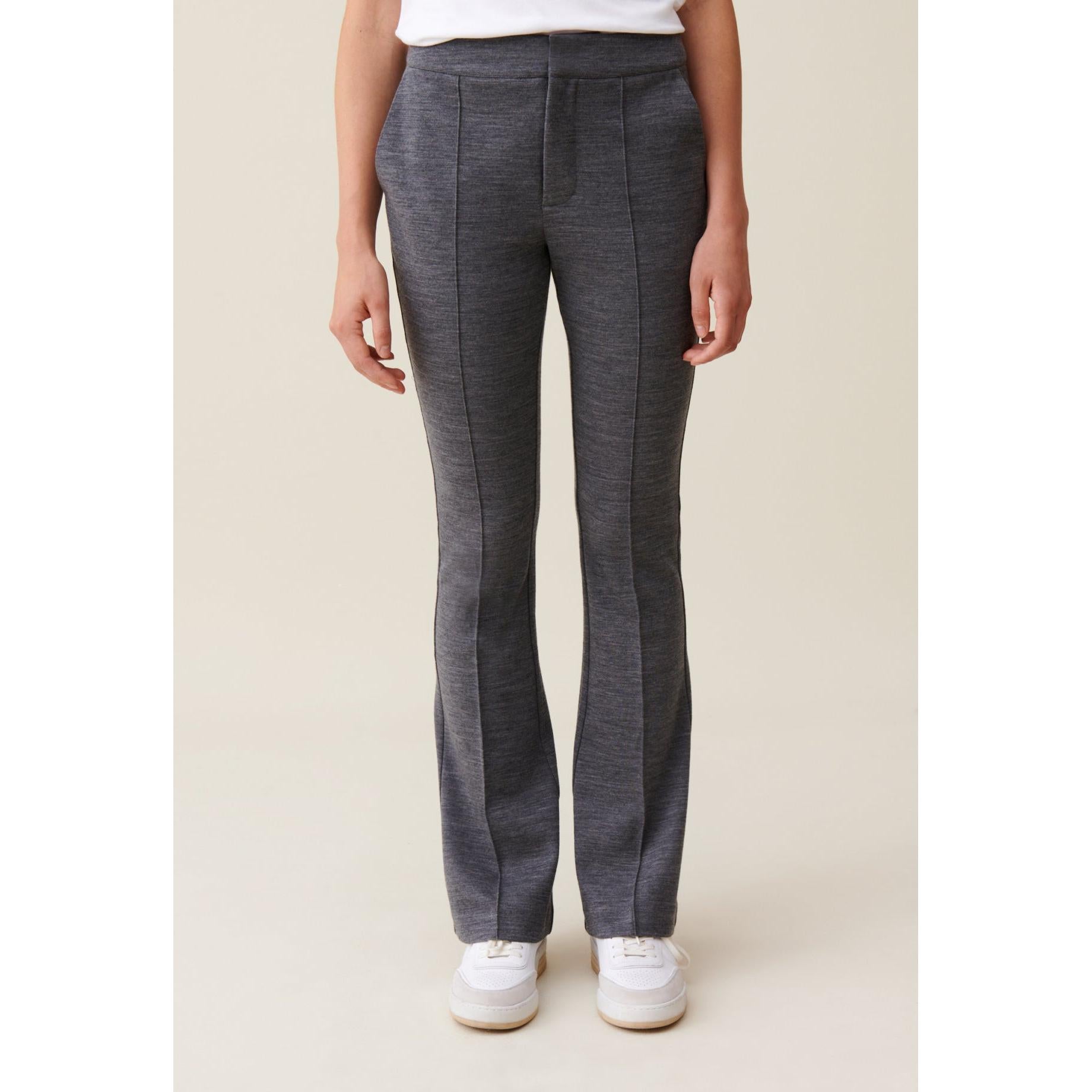 Pantalon Flare Près Du Corps Gris