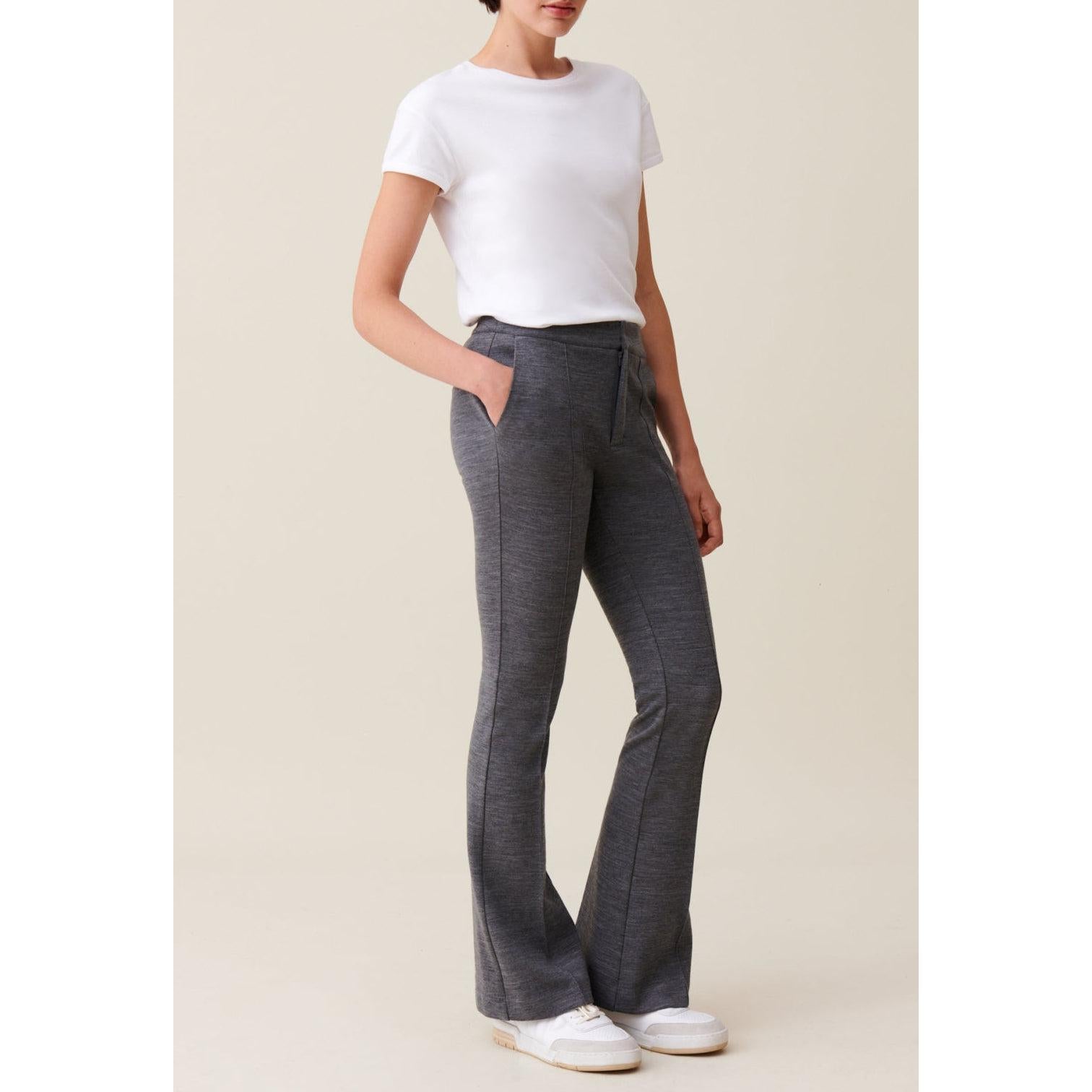 Pantalon Flare Près Du Corps Gris