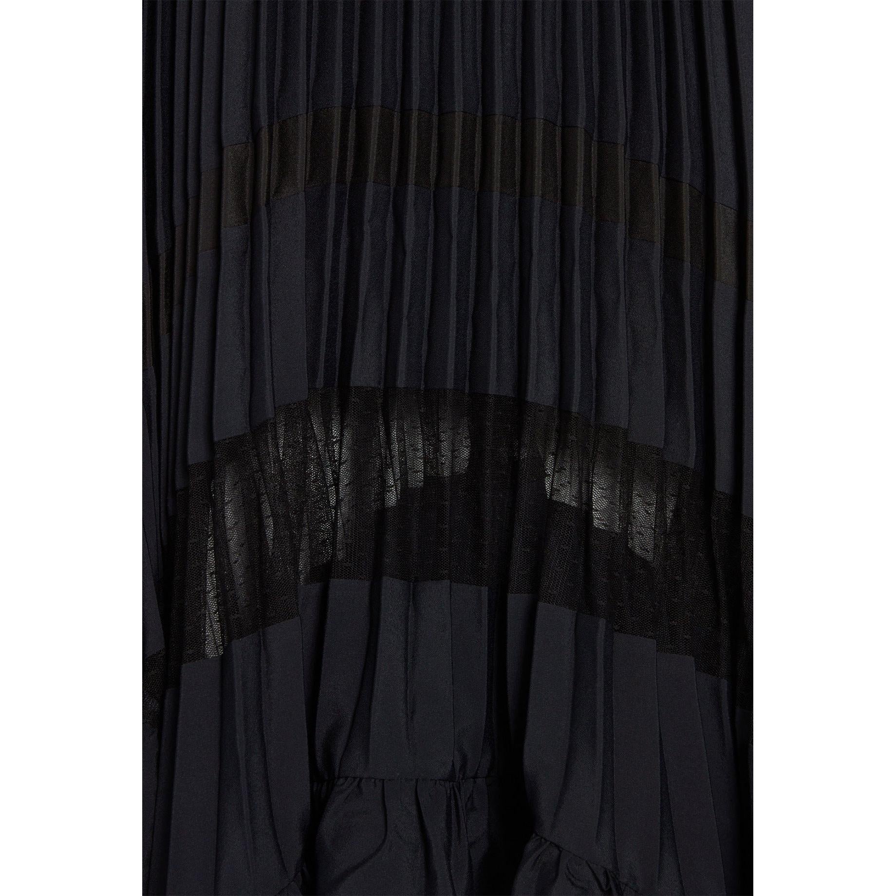 Robe Plissée À Volant