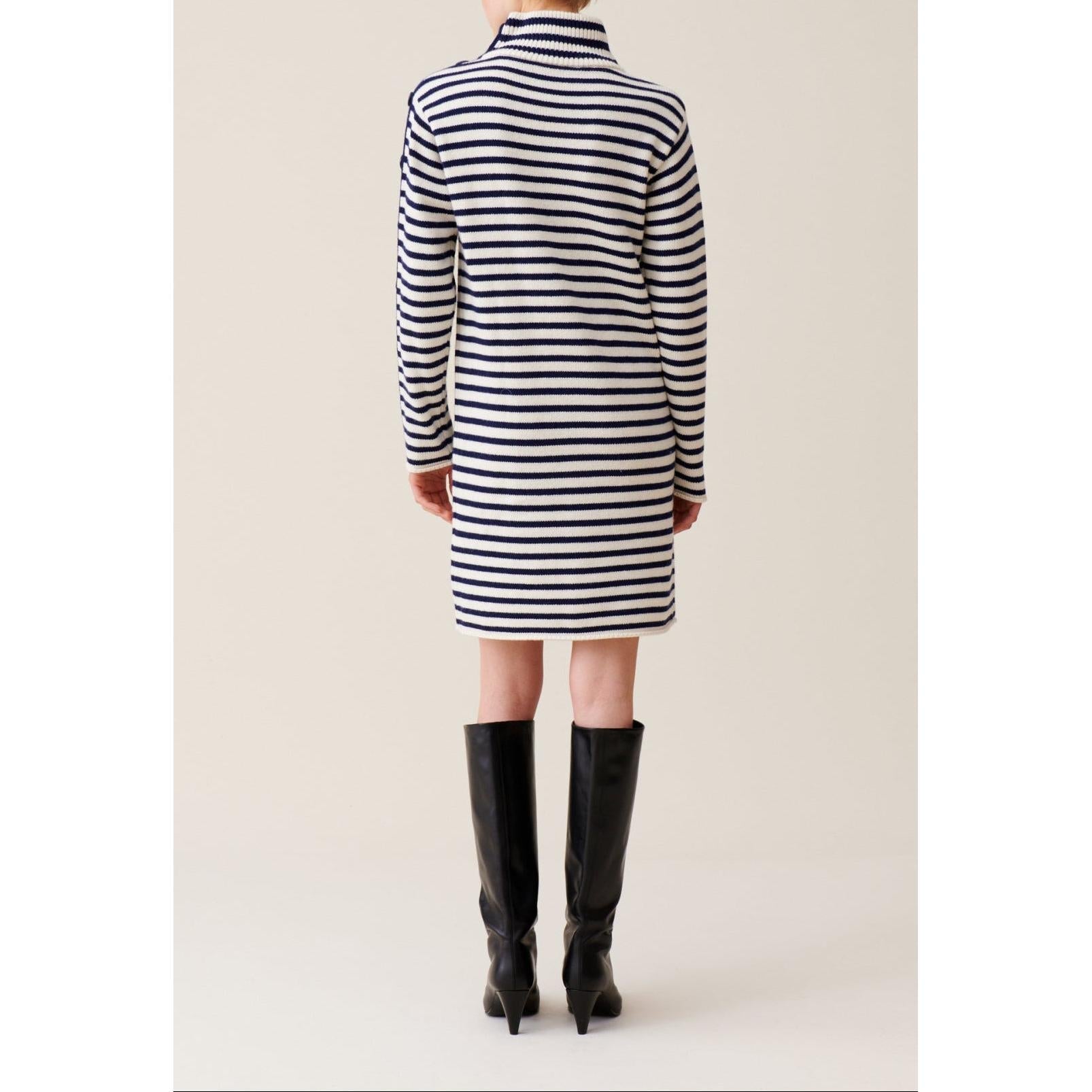 Vestido marinero de punto con cuello alto