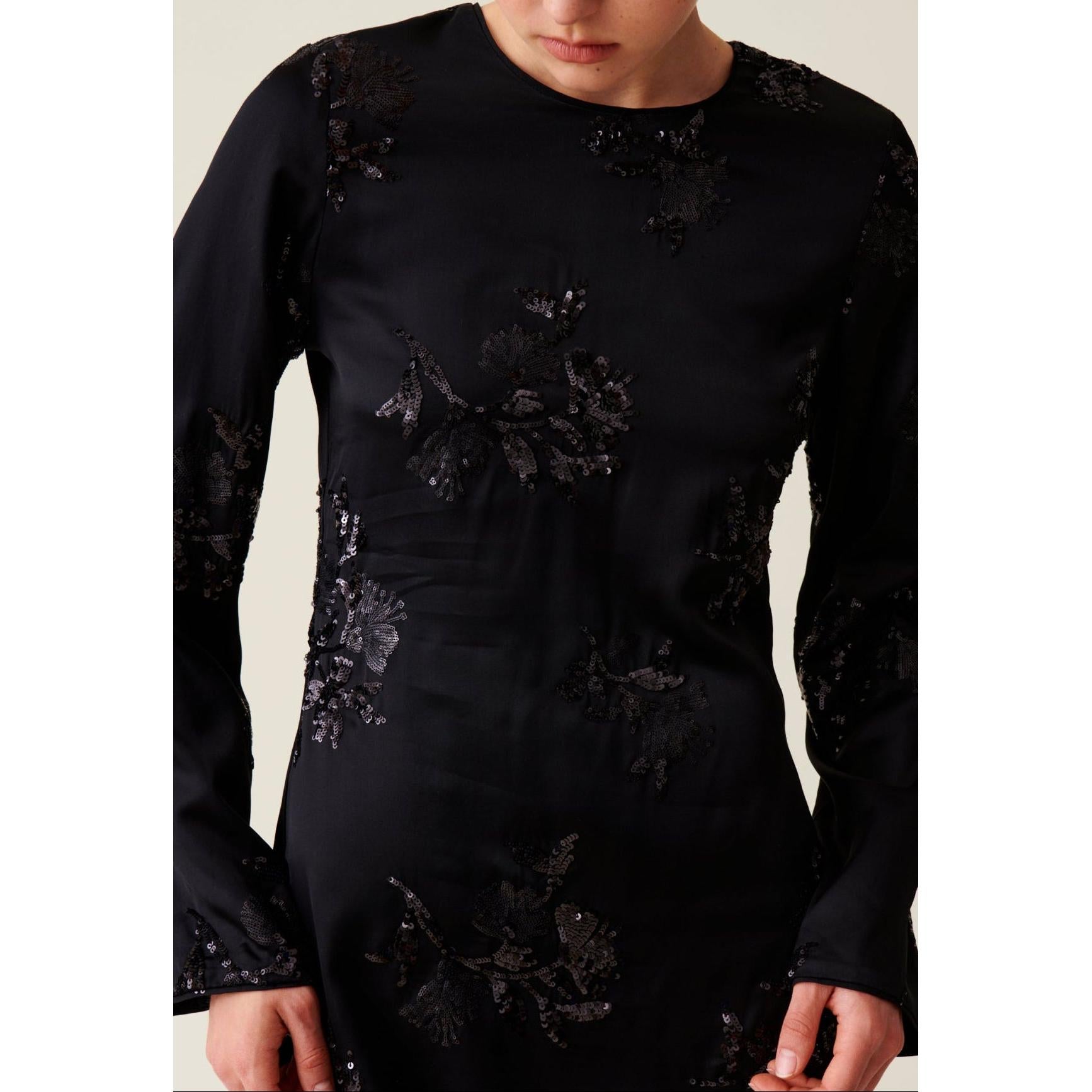 Vestido Corto Negro con Lentejuelas Bordadas