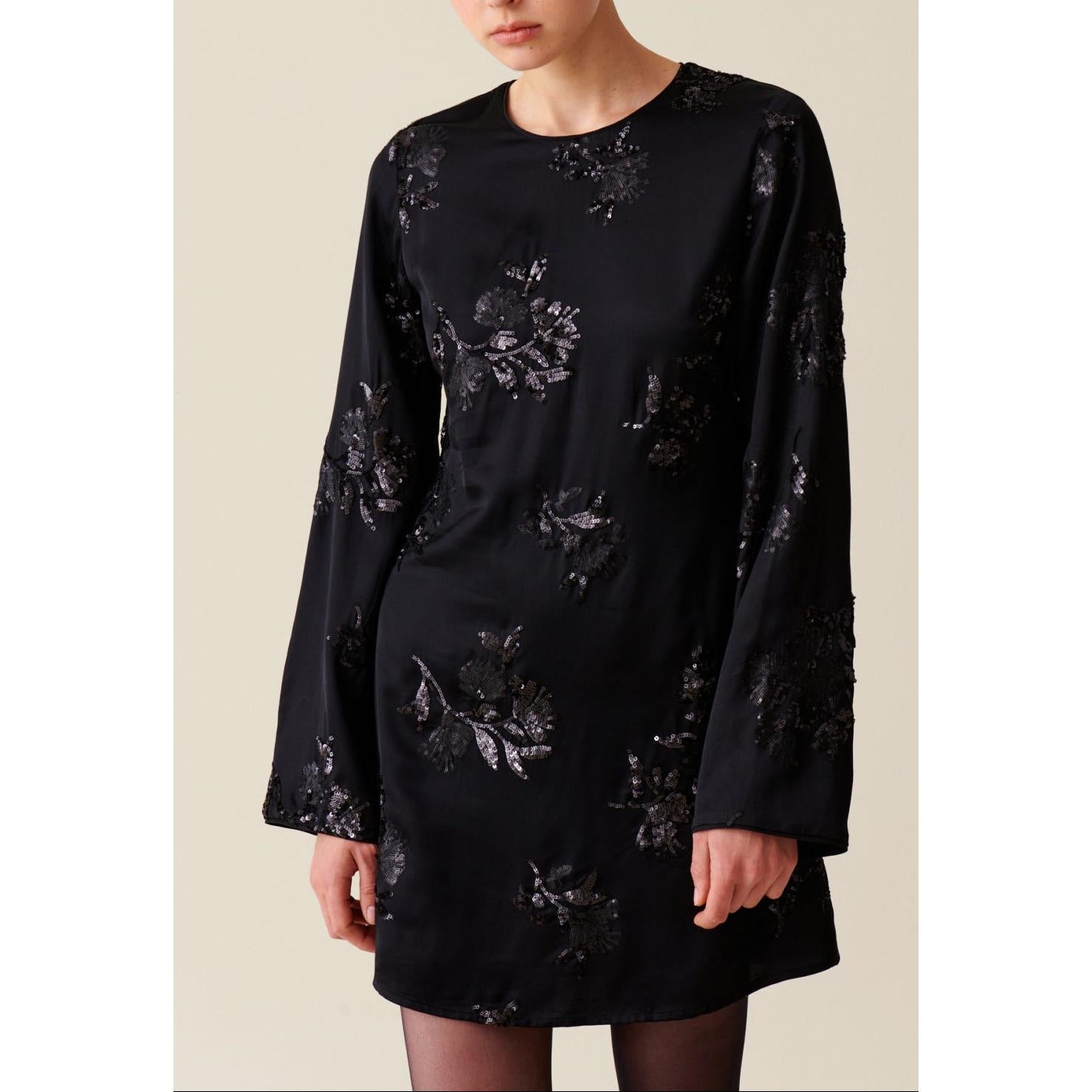 Vestido Corto Negro con Lentejuelas Bordadas