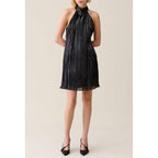 Vestido Corto Plisado Plateado