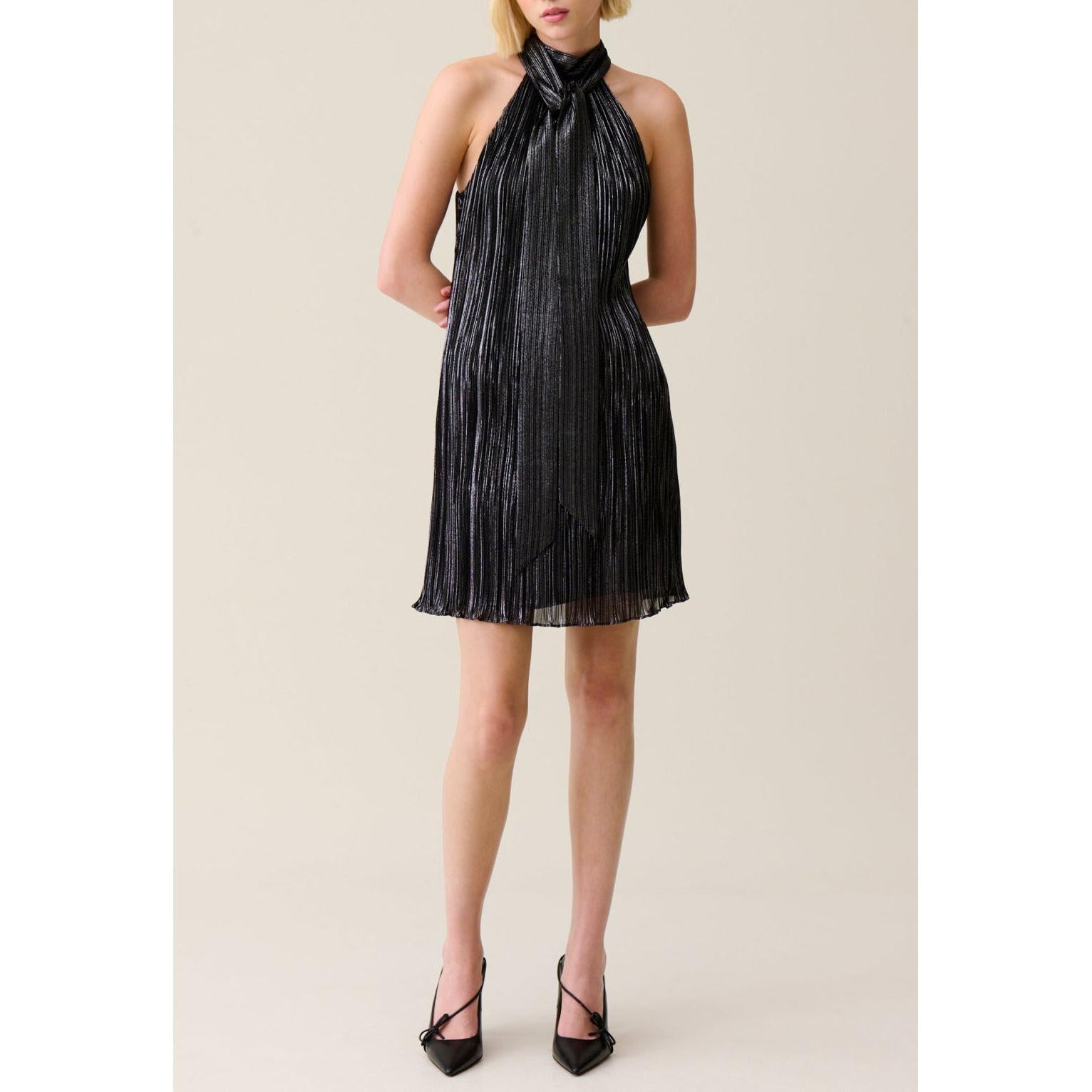 Vestido Corto Plisado Plateado