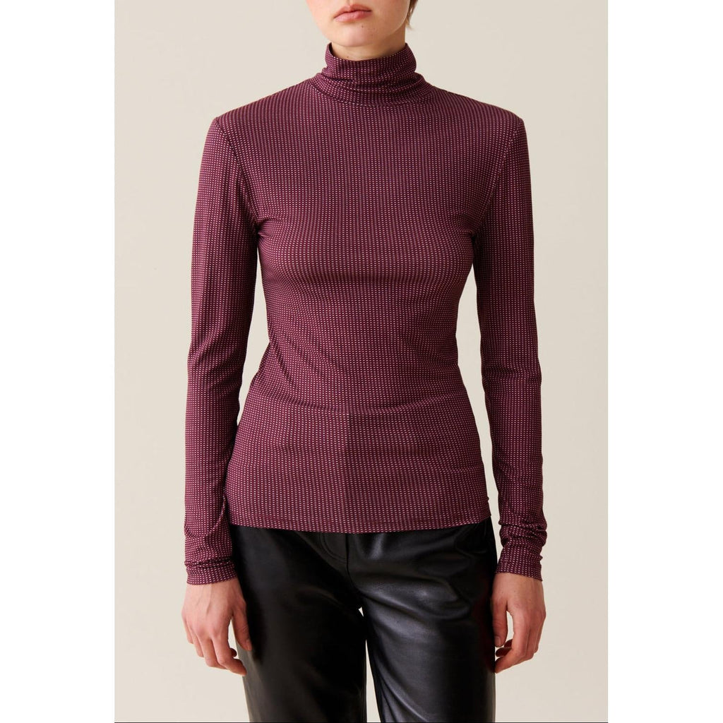 Top ajustado con cuello alzado
