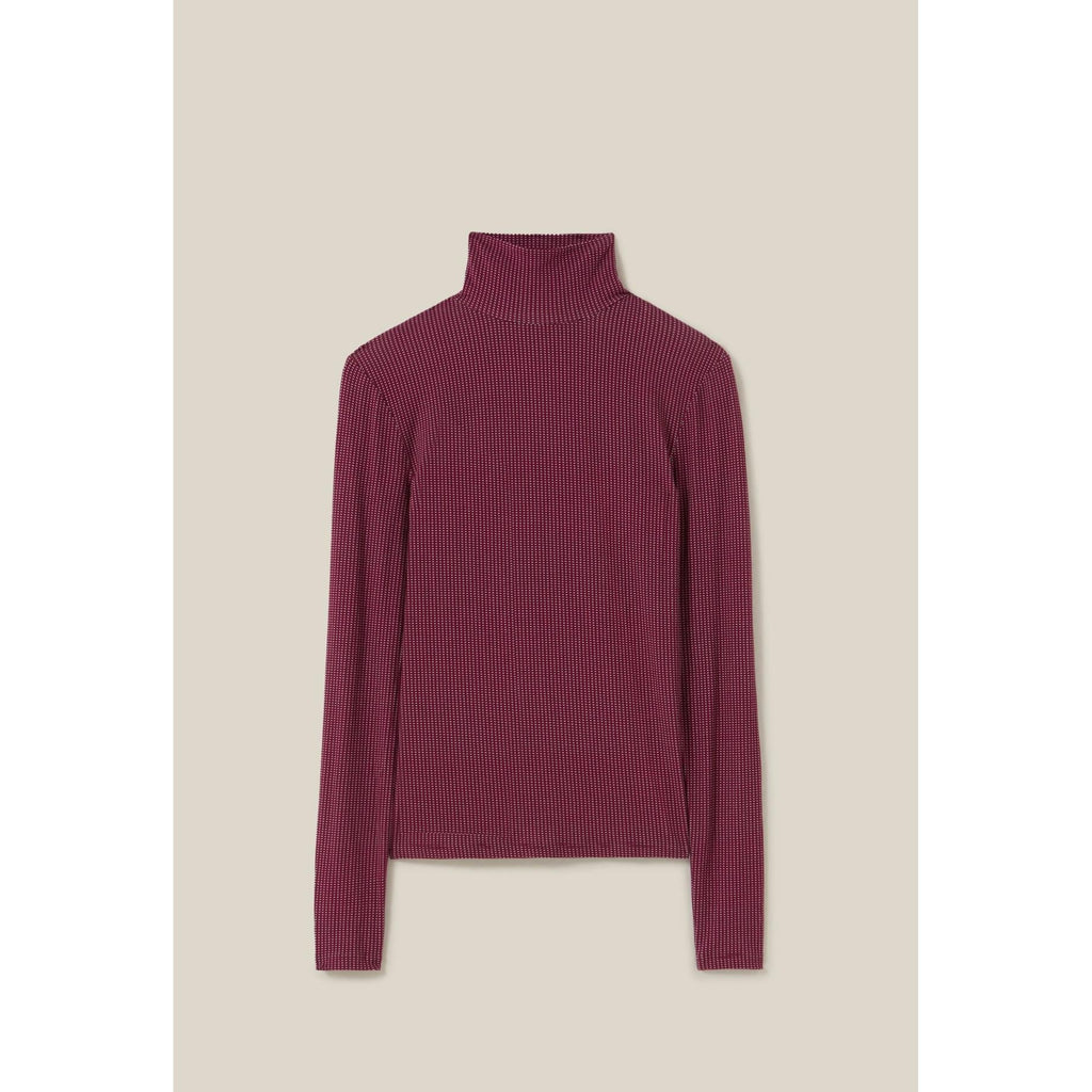 Top ajustado con cuello alzado