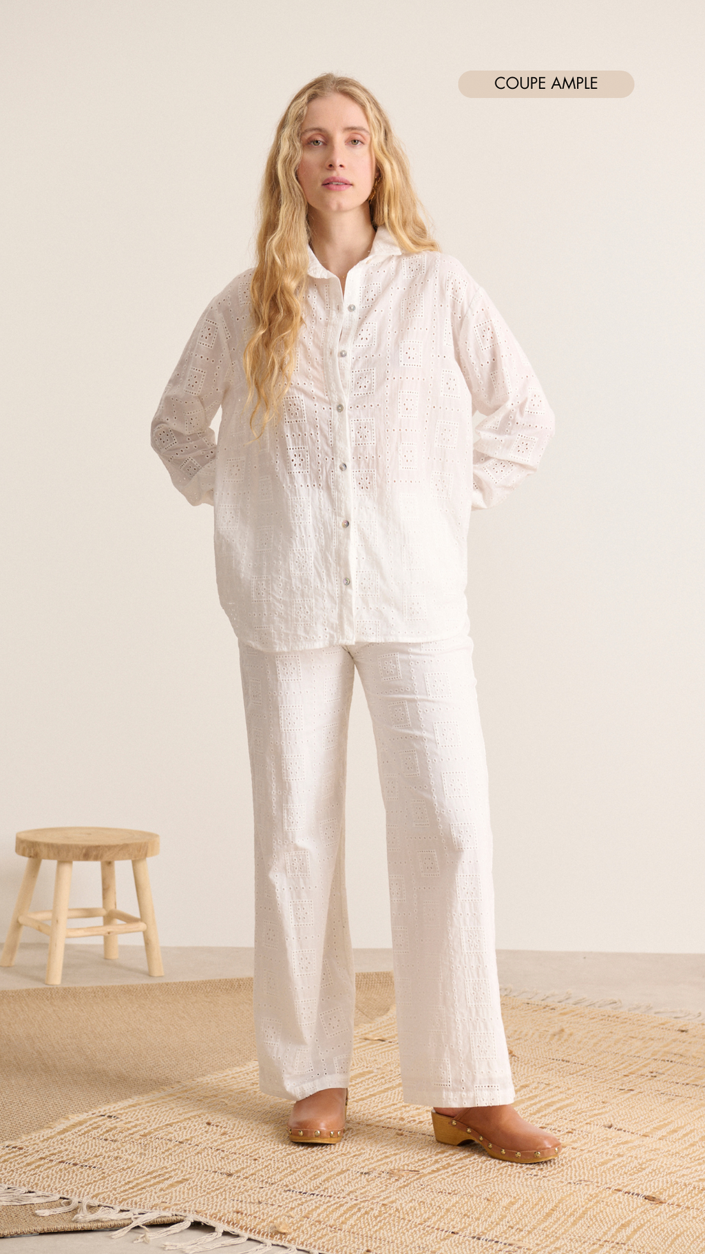 Chemise avec col chemise à la coupe fluide et légèrement oversize haut femme été avec broderie anglaise 