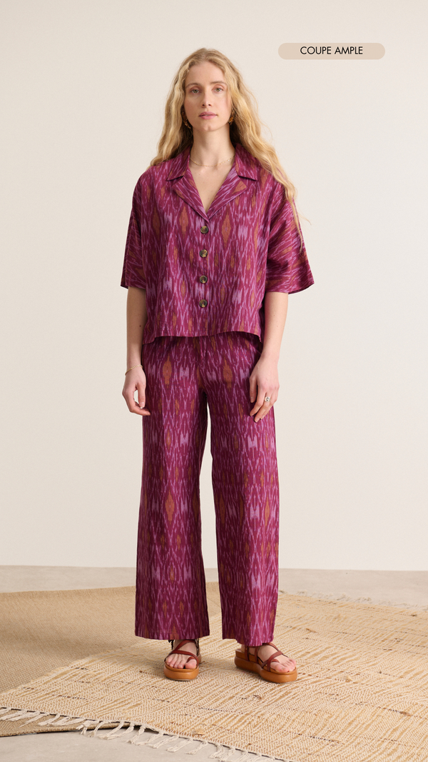 Haut chemise manches courtes col pyjama coupe ample coloris grenat et tissu IKAT 