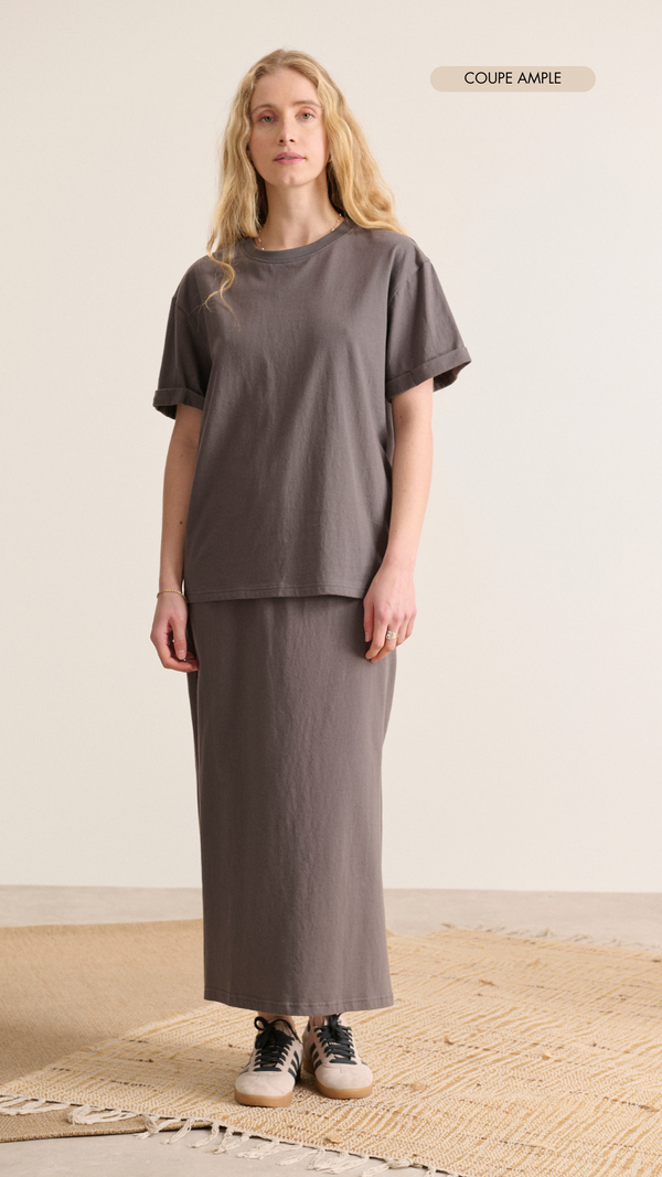 Anthracite short-sleeved t-shirt, round neck, oversized cut. Spring summer collection