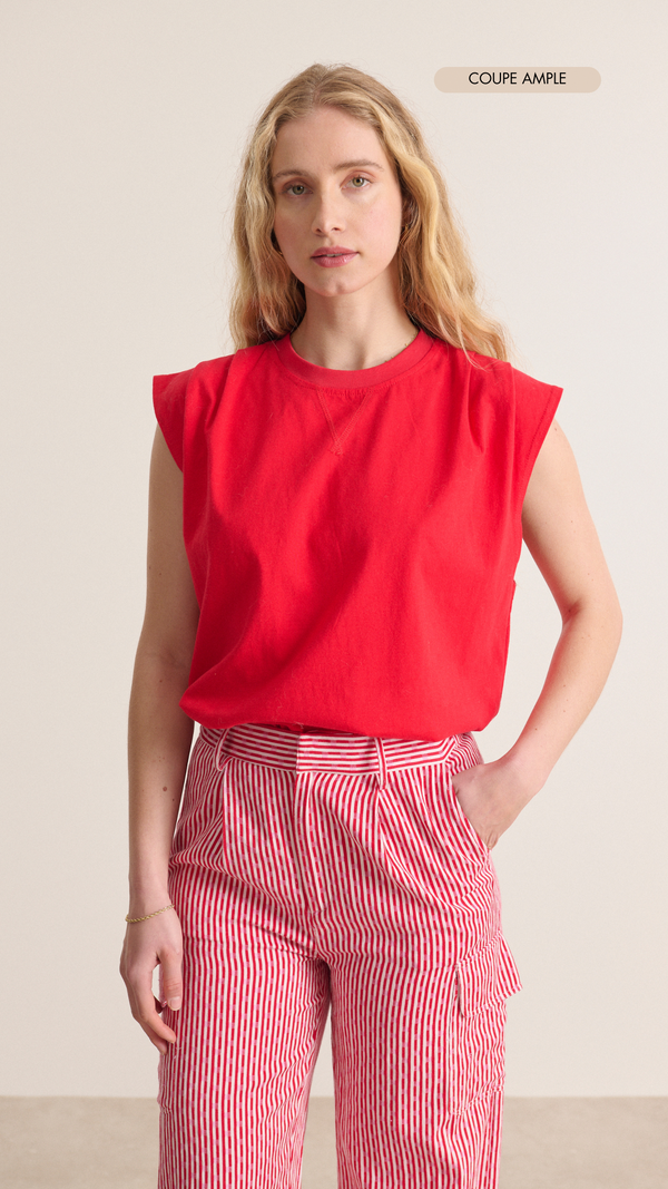 Slightly oversized sleeveless t-shirt with pleats at the shoulders, red color, spring summer collection