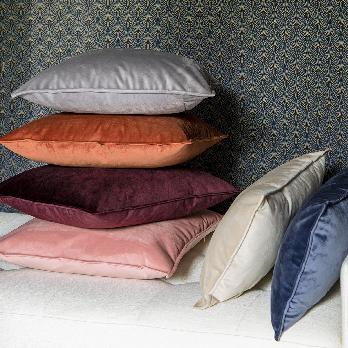 Glamour - Decorative Cushion - Raisin