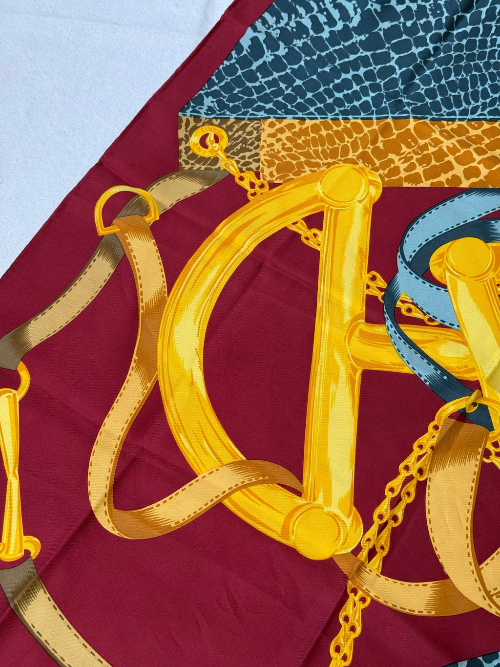 Pañuelo Céline – Modelo Estribos y Serpiente
