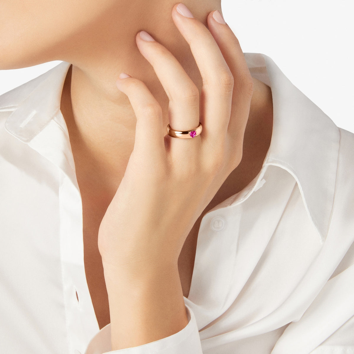 Anillo Corazón - Oro Rosa 9K y Rubí sintético