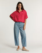 Light blue straight denim jeans, comfortable cut and suitable for all body types, ideal for a casual and summer style.