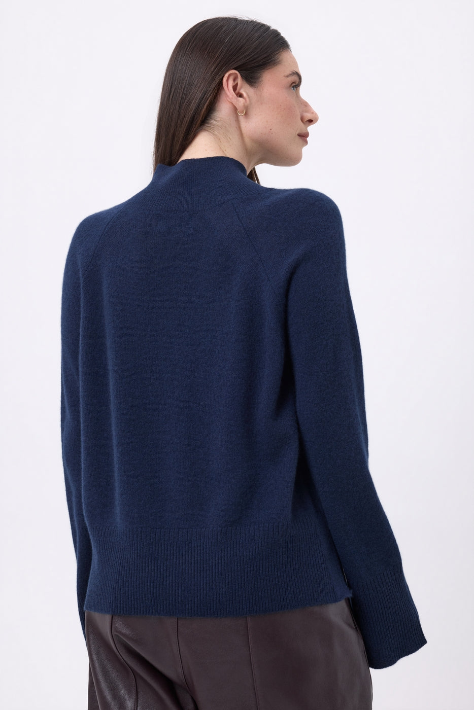 Jersey de cuello alto con botones diagonales - Azul marino - Mujer