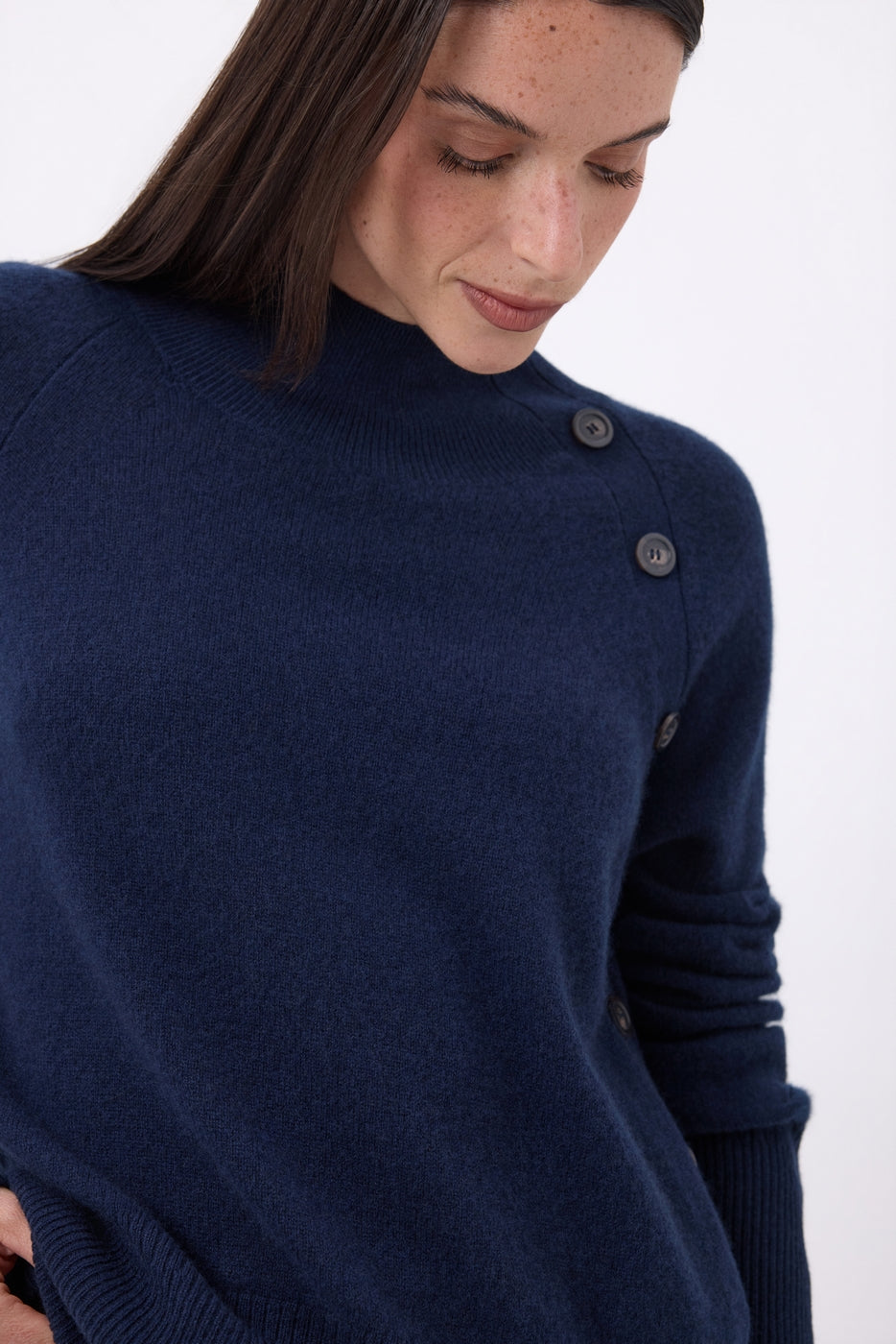 Jersey de cuello alto con botones diagonales - Azul marino - Mujer