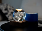 Gingko Design – Amber Crystal-lamp - Tennisracket, nachtlampje in de vorm van een kristallen bol op houten voet