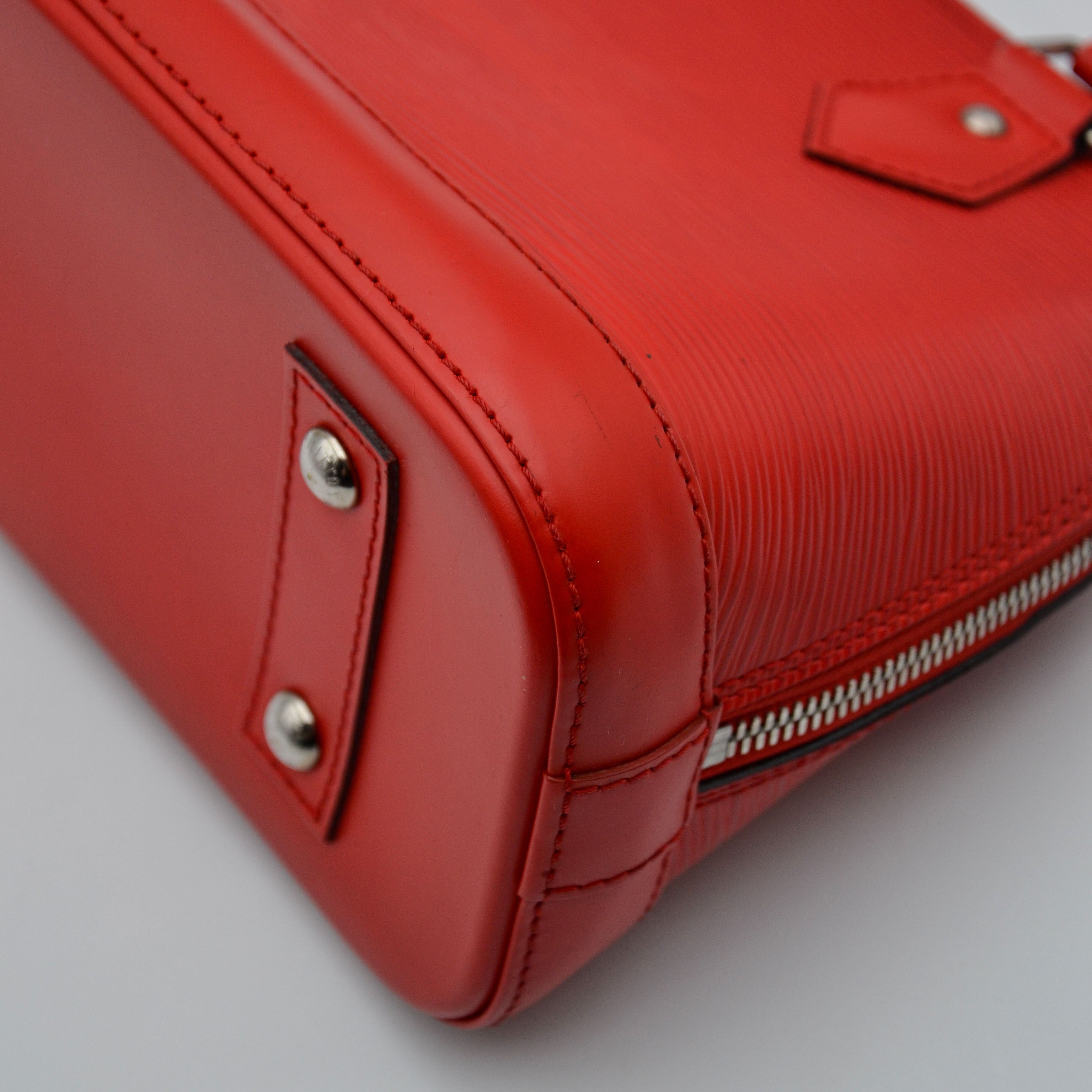 Louis Vuitton Alma BB Piel Épi Coquelicot