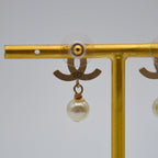 Boucles D'Oreilles Chanel Cc Émail Rose & Perle Pendante
