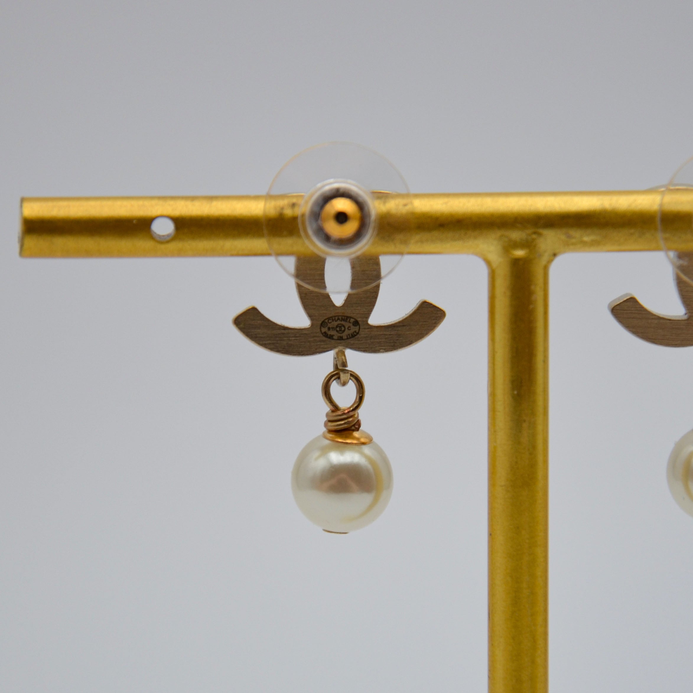 Boucles D'Oreilles Chanel Cc Émail Rose & Perle Pendante