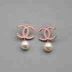Boucles D'Oreilles Chanel Cc Émail Rose & Perle Pendante