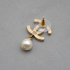 Boucles D'Oreilles Chanel Cc Émail Rose & Perle Pendante