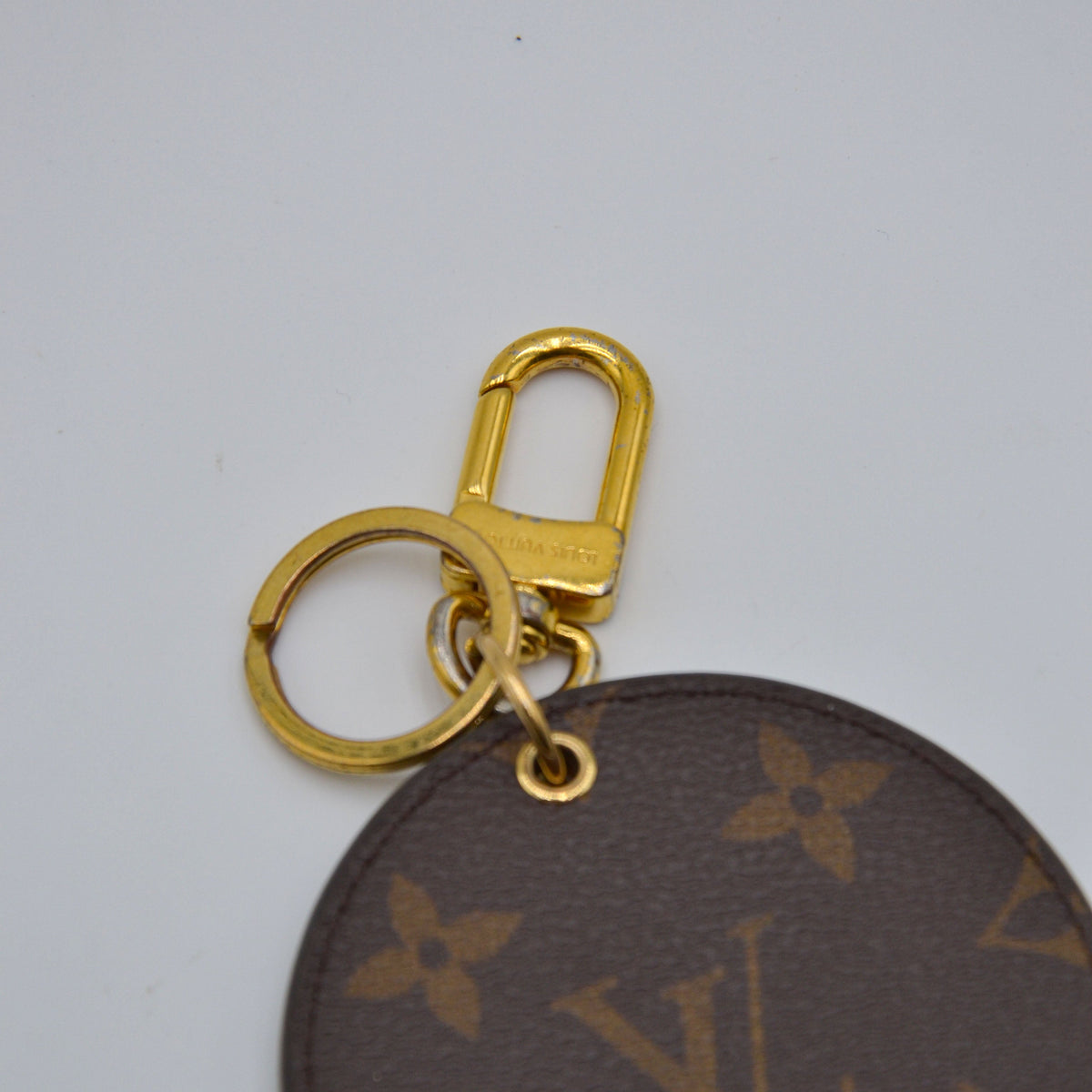 Louis Vuitton Monogram Reverse Charm per Borsa e Portachiavi