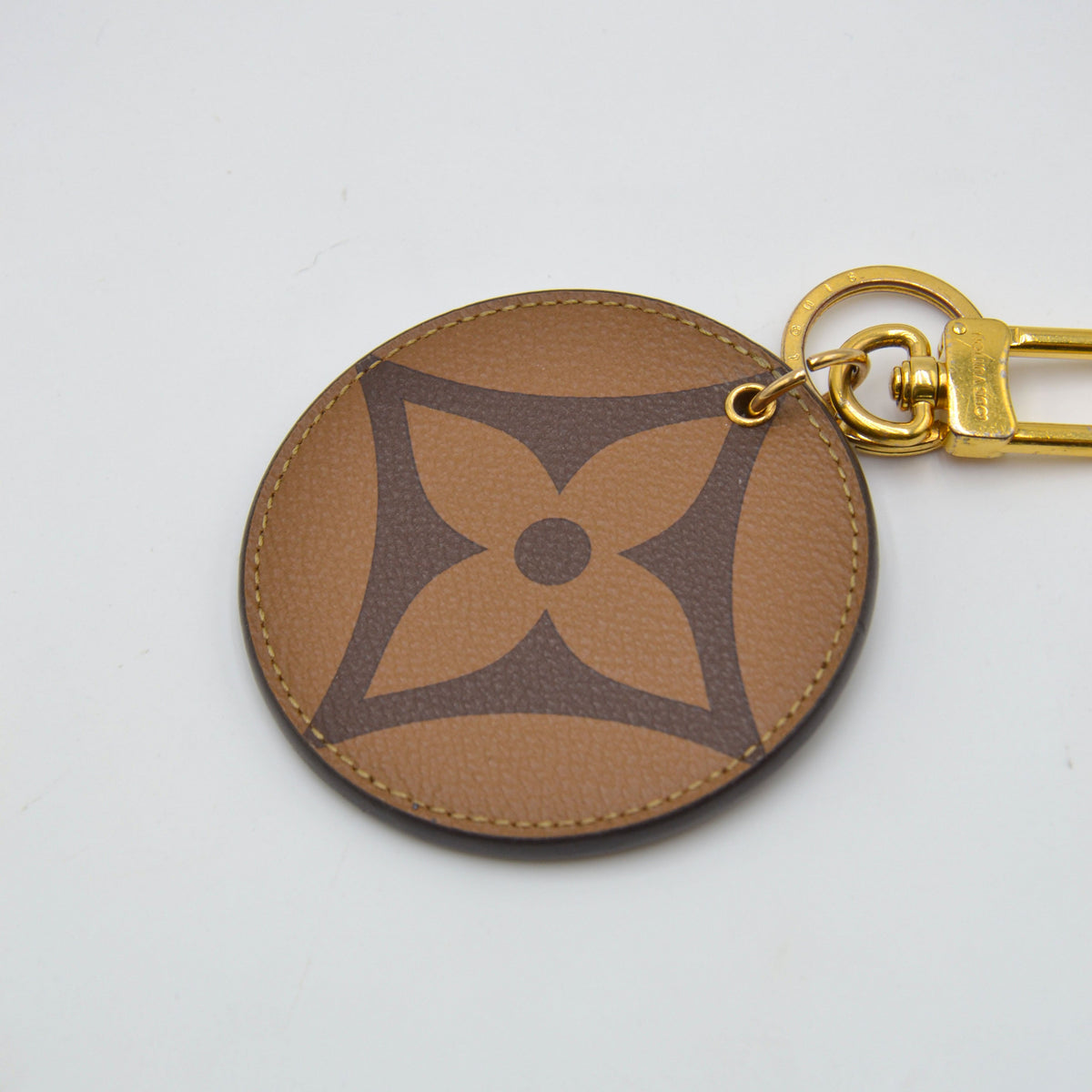 Louis Vuitton Monogram Reverse Charm per Borsa e Portachiavi