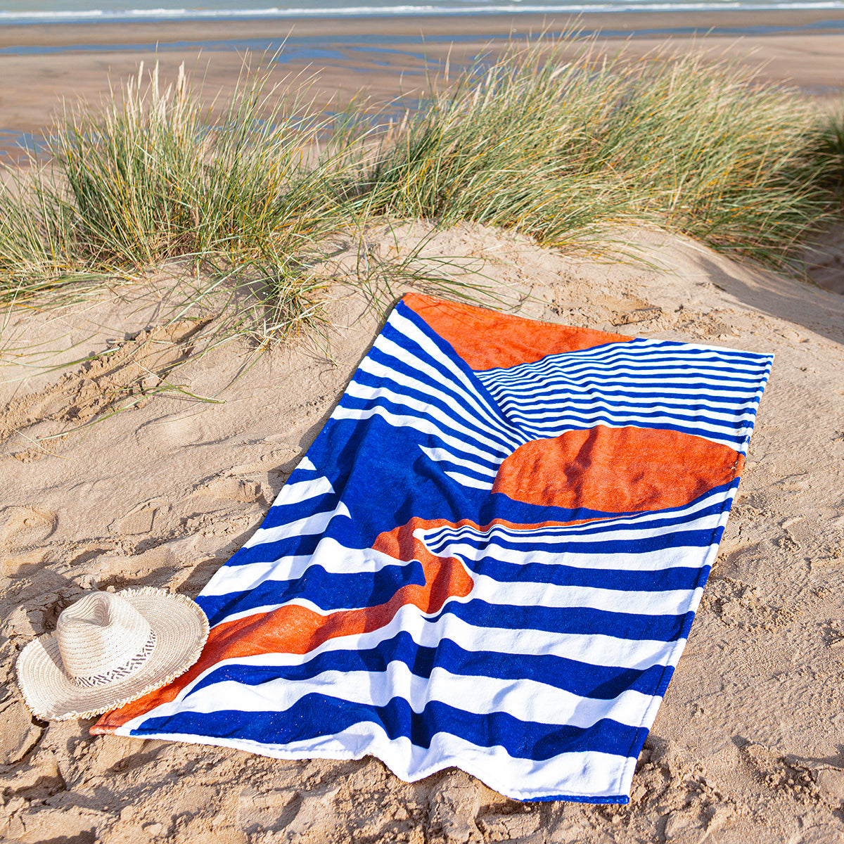 Lointain - Beach Towel - Blue