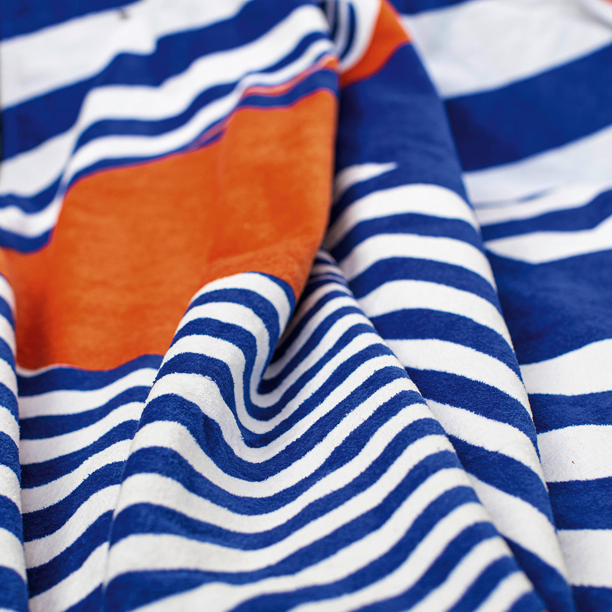 Lointain - Beach Towel - Blue