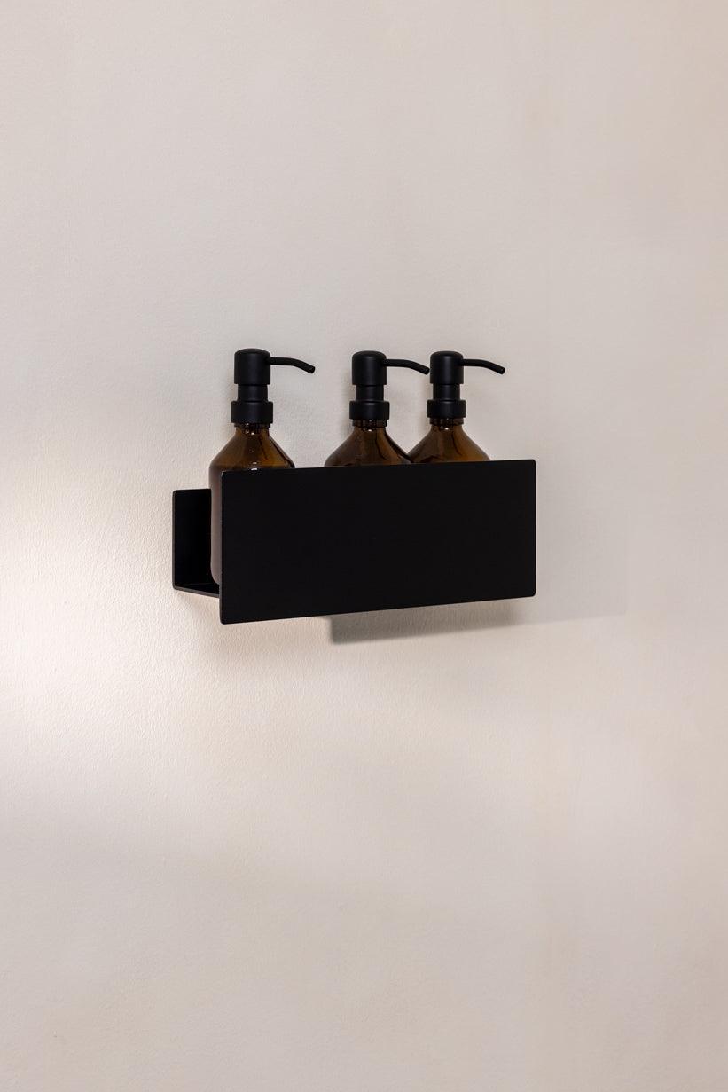 SHEA Duschablage mit drei braunen Flaschen für Düschgel und Shampoo, ideal für a stylish Badezimmerelement.