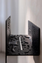 Installation in Aluminum with Wassertröpfchen, ideal for Dusche or Bad, modern Design.