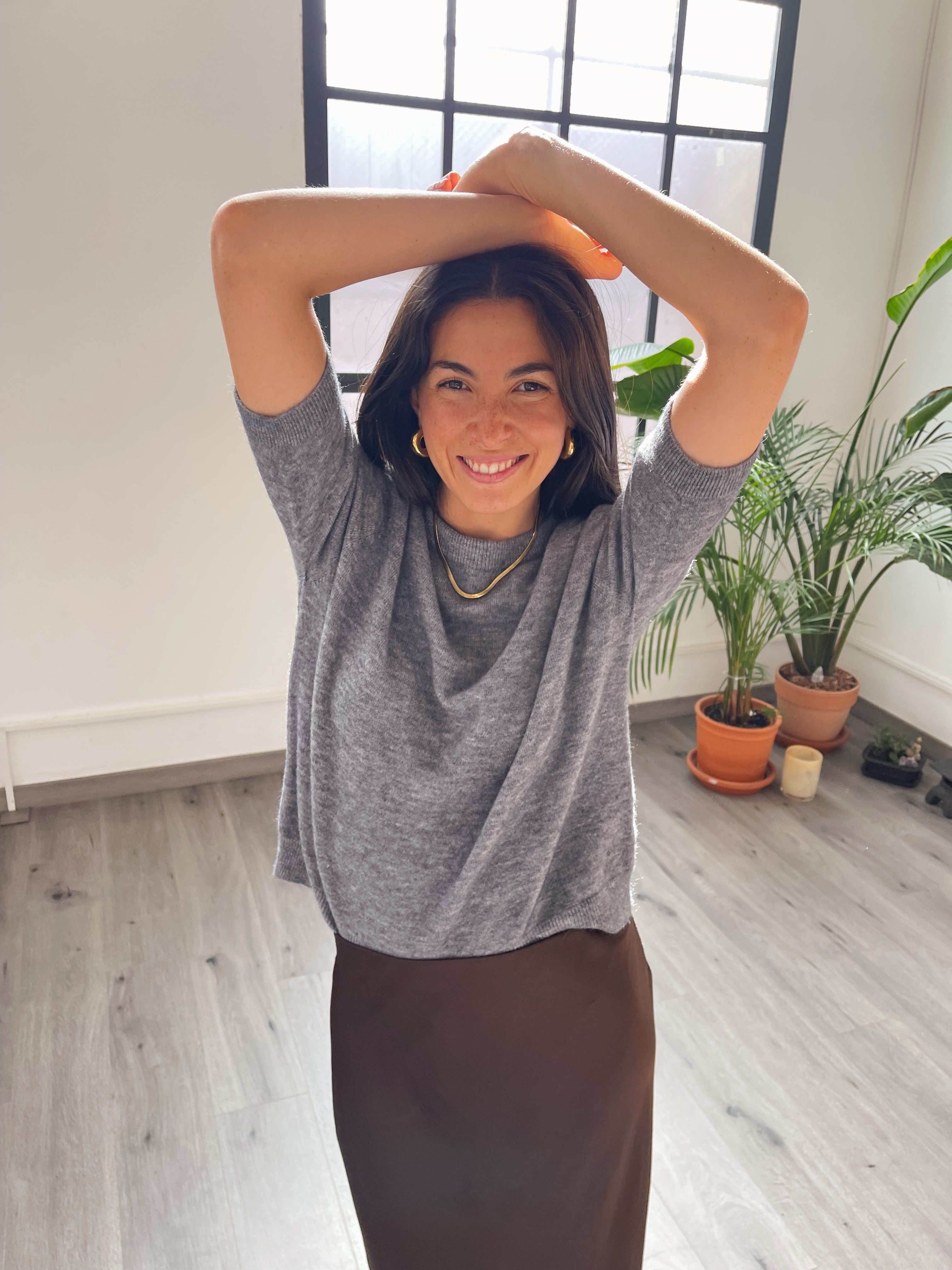 Camiseta de punto gris