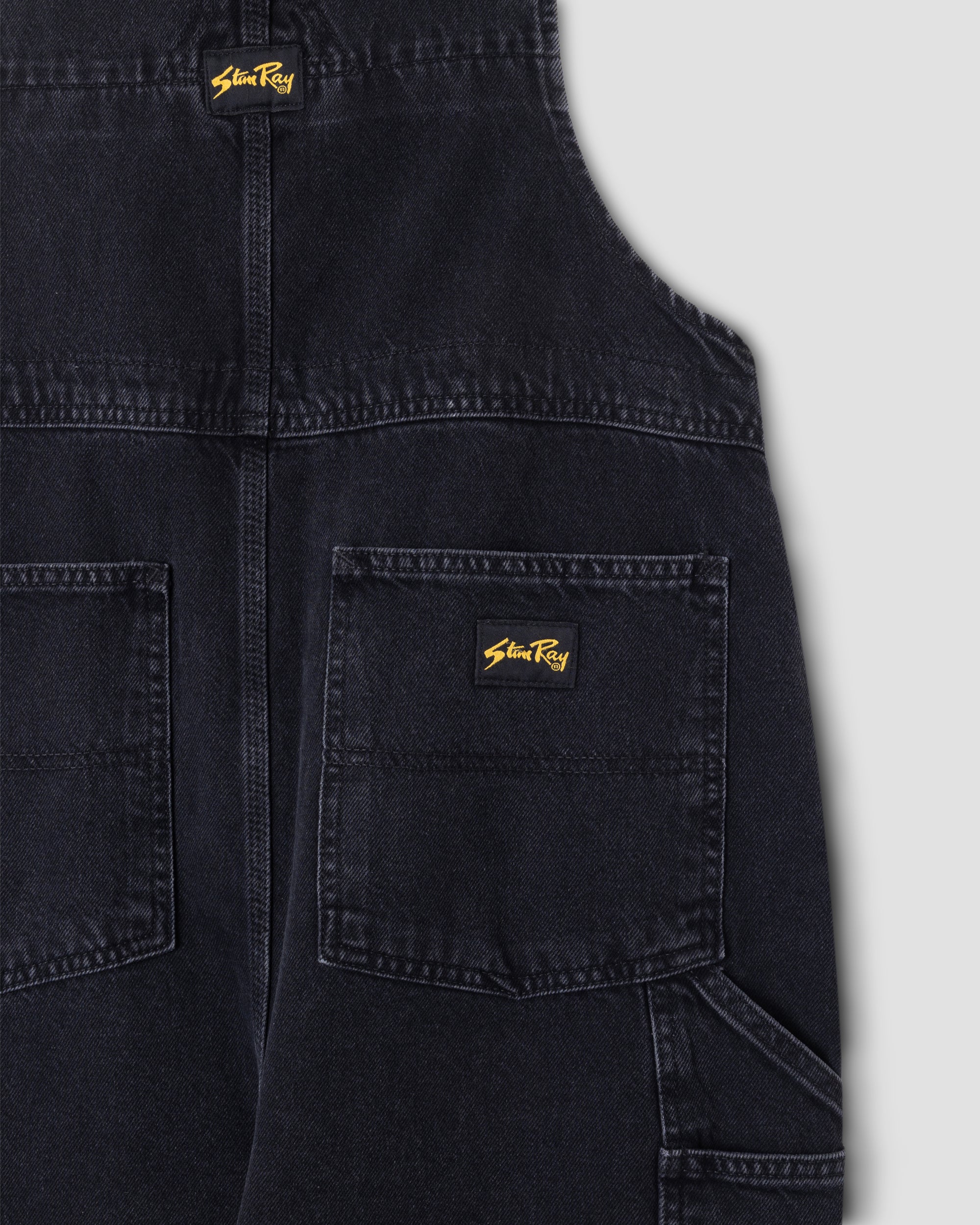 Babero Earls - Denim negro lavado a la piedra