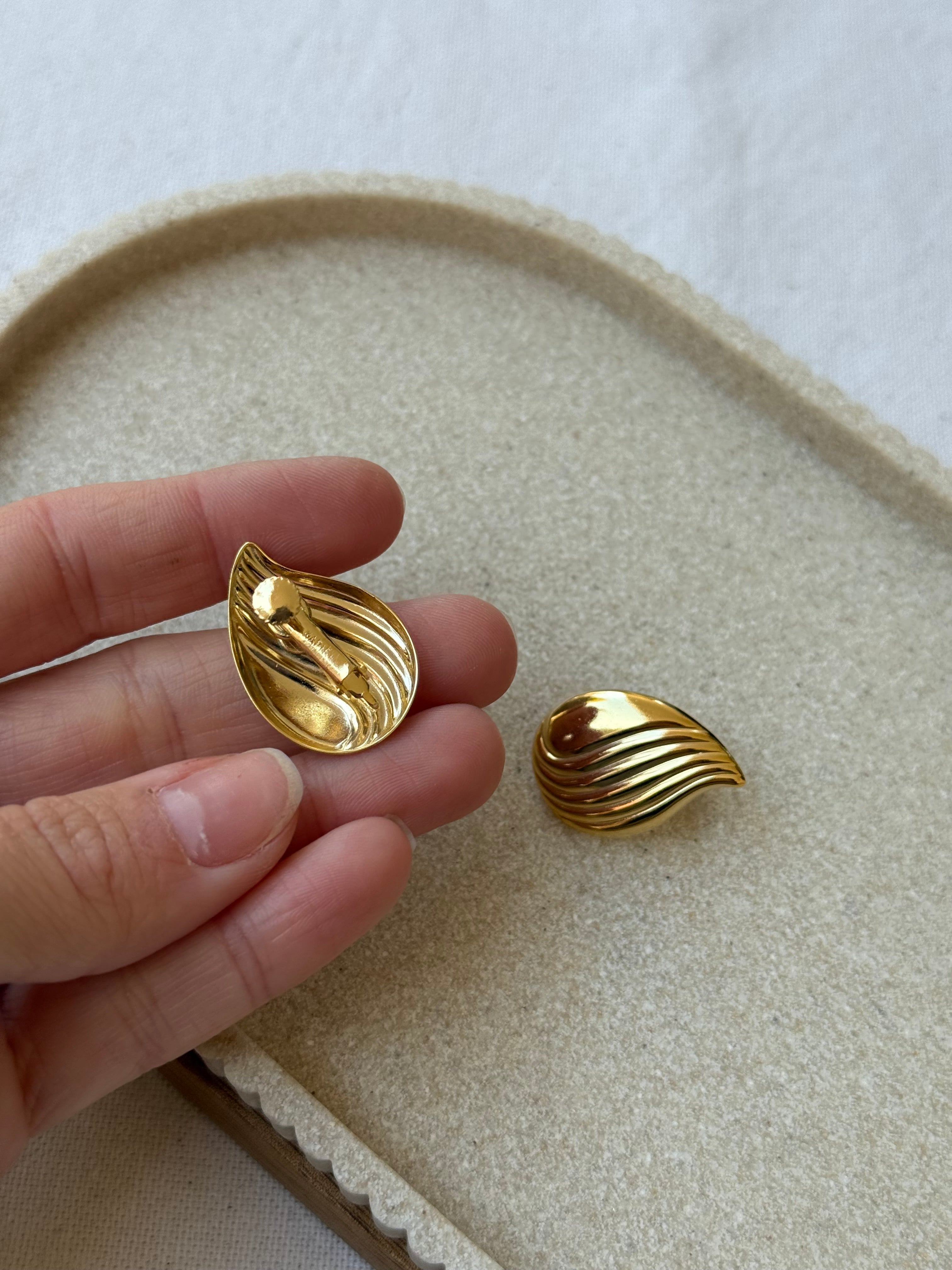 Boucles D’Oreilles Napier Vintage - Gouttes Sculptées Dorées